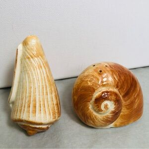 VTG Ceramic Seashell Salt and Pepper Shakers